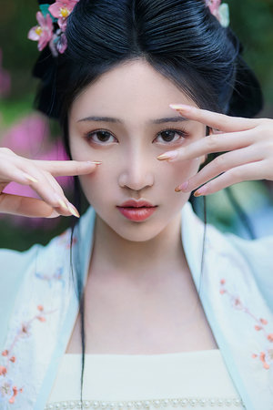 《浴室吃奶》未删减